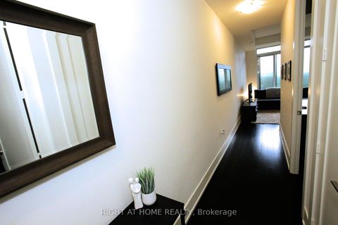 Photo 5 at 210 - 330 Richmond Street W, Waterfront Communities C1, Toronto