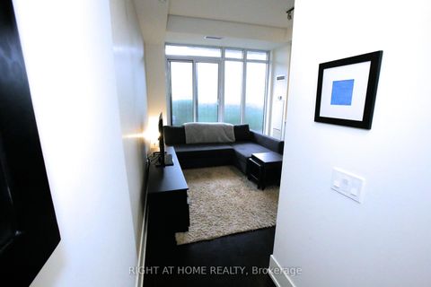 Photo 9 at 210 - 330 Richmond Street W, Waterfront Communities C1, Toronto