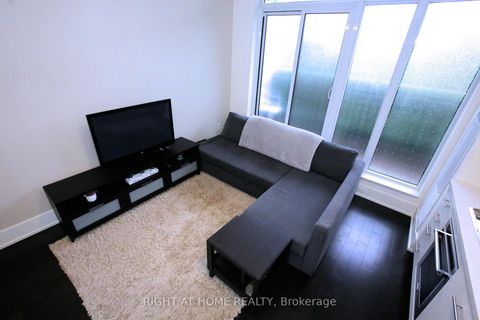 Photo 11 at 210 - 330 Richmond Street W, Waterfront Communities C1, Toronto