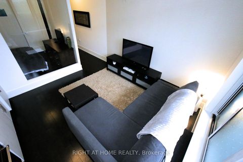 Photo 12 at 210 - 330 Richmond Street W, Waterfront Communities C1, Toronto