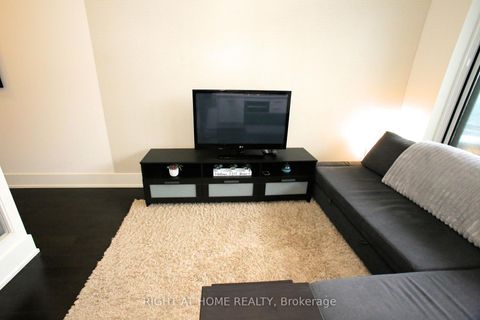 Photo 14 at 210 - 330 Richmond Street W, Waterfront Communities C1, Toronto