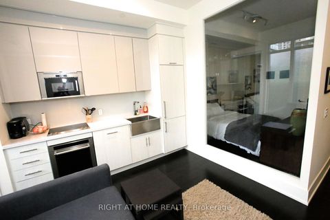 Photo 15 at 210 - 330 Richmond Street W, Waterfront Communities C1, Toronto