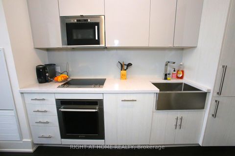 Photo 16 at 210 - 330 Richmond Street W, Waterfront Communities C1, Toronto