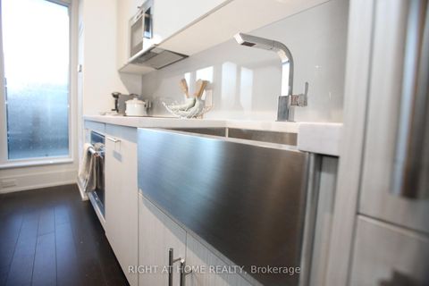 Photo 17 at 210 - 330 Richmond Street W, Waterfront Communities C1, Toronto