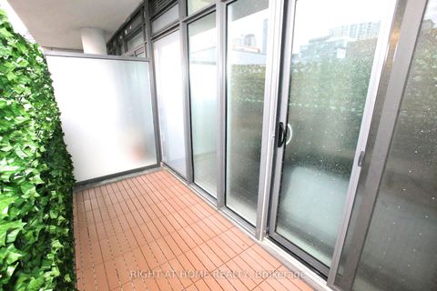 Photo 22 at 210 - 330 Richmond Street W, Waterfront Communities C1, Toronto