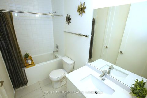 Photo 23 at 210 - 330 Richmond Street W, Waterfront Communities C1, Toronto