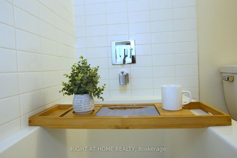 Photo 27 at 210 - 330 Richmond Street W, Waterfront Communities C1, Toronto