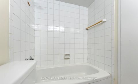 Photo 11 at 202 - 3700 Kaneff Crescent, Mississauga Valleys, Mississauga