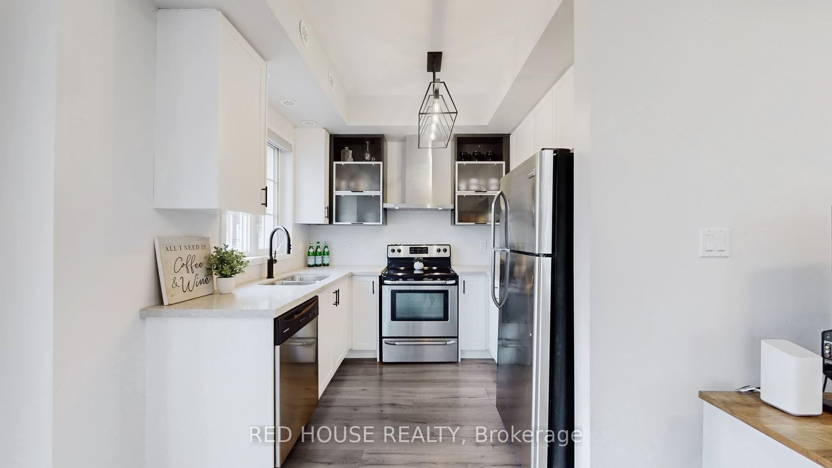 E08 - 26 Bruce Street, East Woodbridge, Vaughan 2