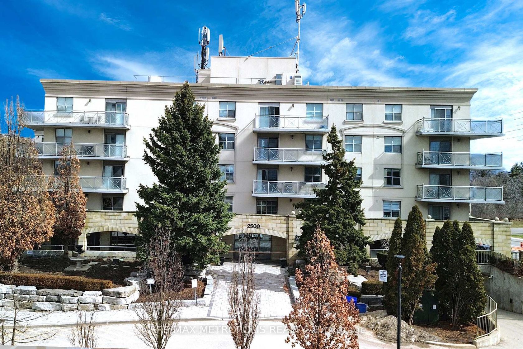 216 - 2500 Rutherford Road, Maple, Vaughan 