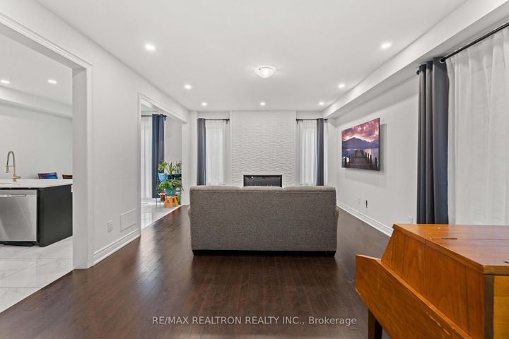 Photo 6 at 10 Neilly Terrace, Bradford, Bradford West Gwillimbury