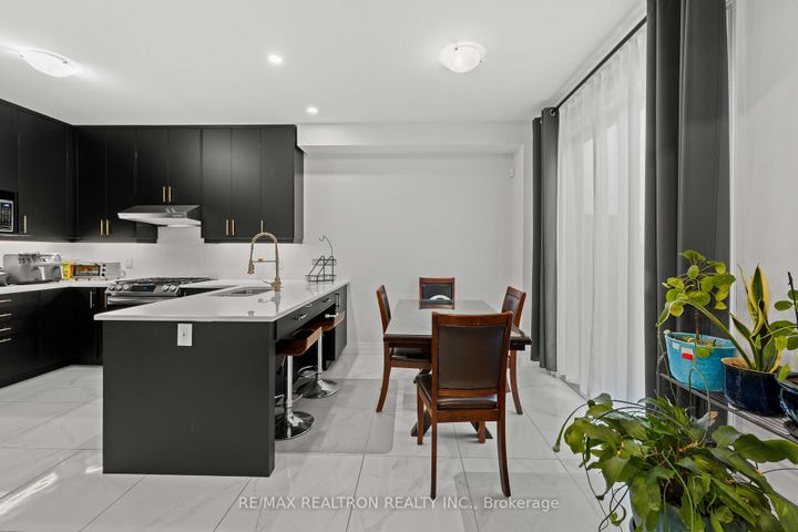 Photo 15 at 10 Neilly Terrace, Bradford, Bradford West Gwillimbury