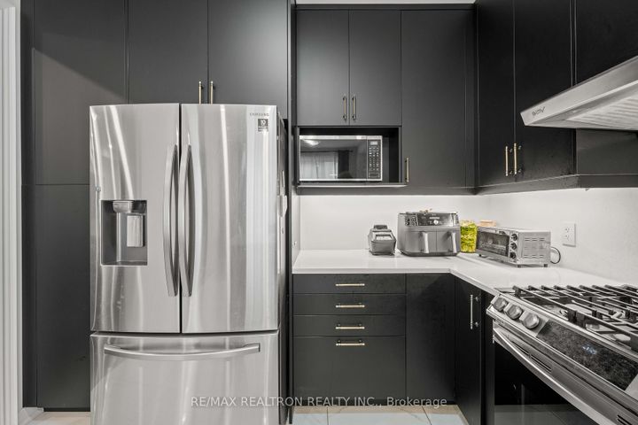 Photo 18 at 10 Neilly Terrace, Bradford, Bradford West Gwillimbury