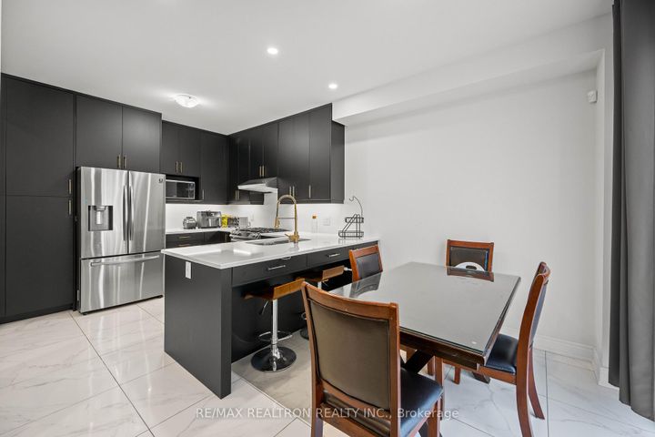 Photo 20 at 10 Neilly Terrace, Bradford, Bradford West Gwillimbury