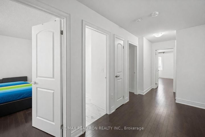 Photo 25 at 10 Neilly Terrace, Bradford, Bradford West Gwillimbury