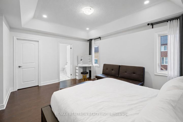 Photo 28 at 10 Neilly Terrace, Bradford, Bradford West Gwillimbury