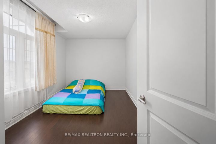 Photo 33 at 10 Neilly Terrace, Bradford, Bradford West Gwillimbury