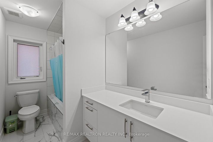 Photo 40 at 10 Neilly Terrace, Bradford, Bradford West Gwillimbury