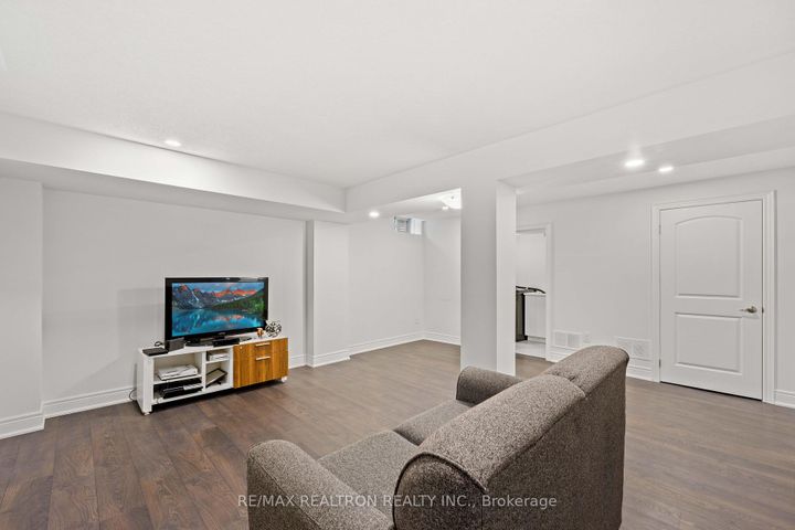 Photo 43 at 10 Neilly Terrace, Bradford, Bradford West Gwillimbury