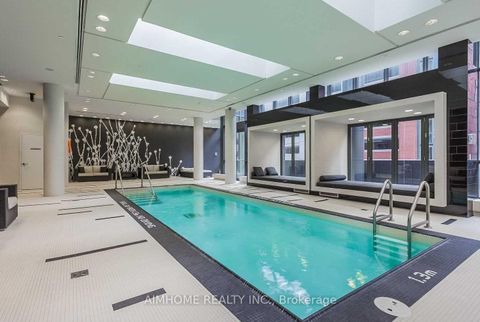 Photo 4 at 801 - 770 Bay Street, Bay Street Corridor, Toronto