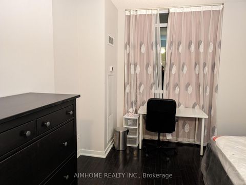 Photo 10 at 801 - 770 Bay Street, Bay Street Corridor, Toronto