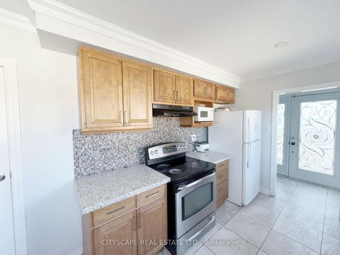 Photo 8 at 11 Melpham Court, Clairville, Toronto