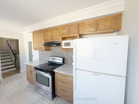 Photo 9 at 11 Melpham Court, Clairville, Toronto