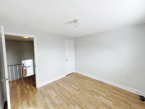 Photo 18 at 11 Melpham Court, Clairville, Toronto