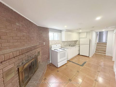 Photo 28 at 11 Melpham Court, Clairville, Toronto