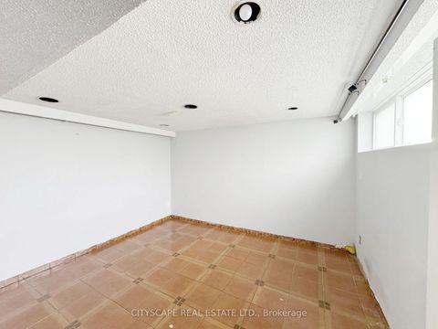 Photo 30 at 11 Melpham Court, Clairville, Toronto