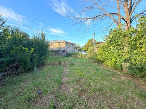 Photo 37 at 11 Melpham Court, Clairville, Toronto