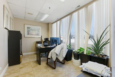 Photo 2 at 4 - 299 Applewood Crescent, Concord, Vaughan