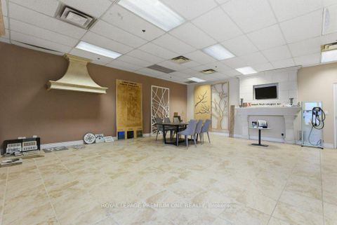 Photo 4 at 4 - 299 Applewood Crescent, Concord, Vaughan