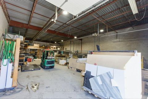 Photo 6 at 4 - 299 Applewood Crescent, Concord, Vaughan