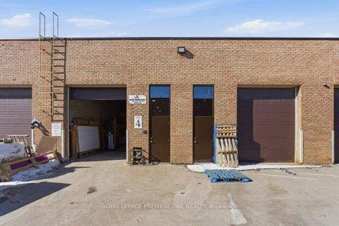 Photo 10 at 4 - 299 Applewood Crescent, Concord, Vaughan