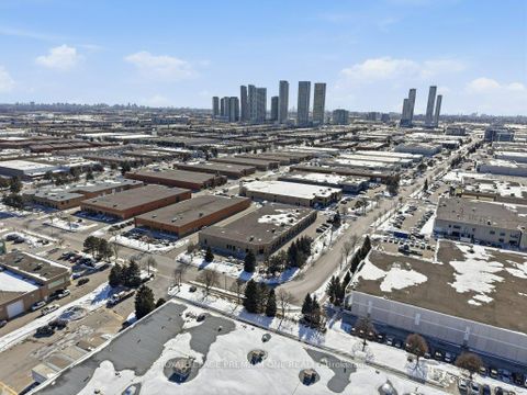 Photo 13 at 4 - 299 Applewood Crescent, Concord, Vaughan