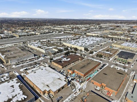 Photo 14 at 4 - 299 Applewood Crescent, Concord, Vaughan