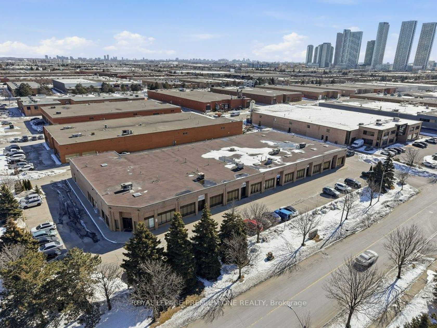 4 - 299 Applewood Crescent, Concord, Vaughan photo 1