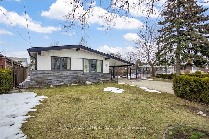 Photo 1 at 85 Ranchdale Drive, Thorner, Hamilton