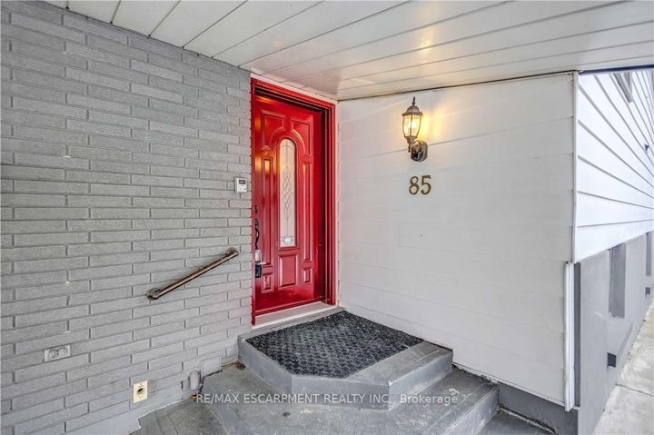 Photo 4 at 85 Ranchdale Drive, Thorner, Hamilton