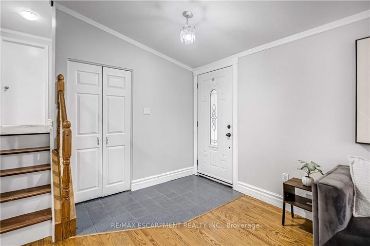 Photo 6 at 85 Ranchdale Drive, Thorner, Hamilton