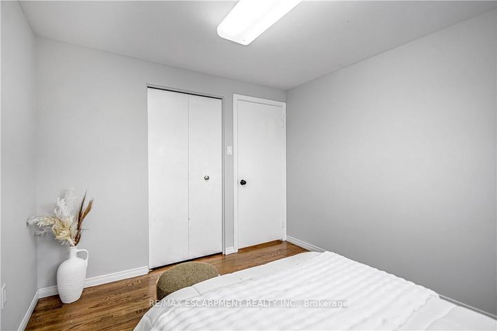 Photo 21 at 85 Ranchdale Drive, Thorner, Hamilton