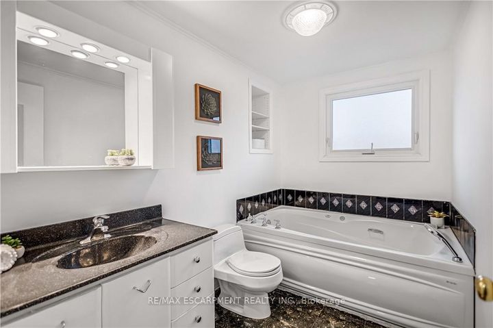 Photo 22 at 85 Ranchdale Drive, Thorner, Hamilton