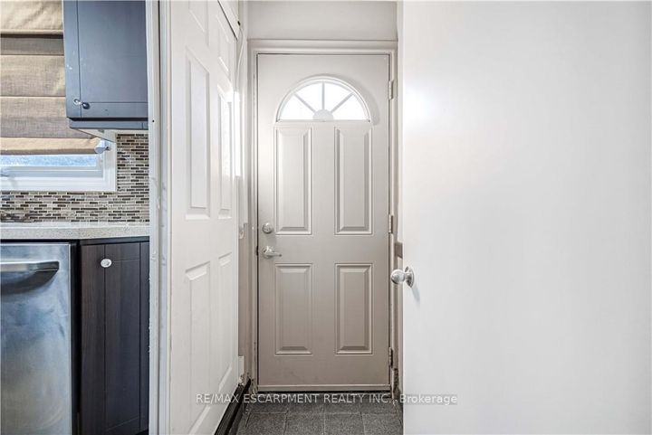 Photo 23 at 85 Ranchdale Drive, Thorner, Hamilton