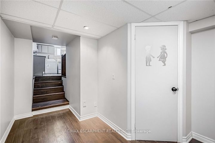 Photo 31 at 85 Ranchdale Drive, Thorner, Hamilton