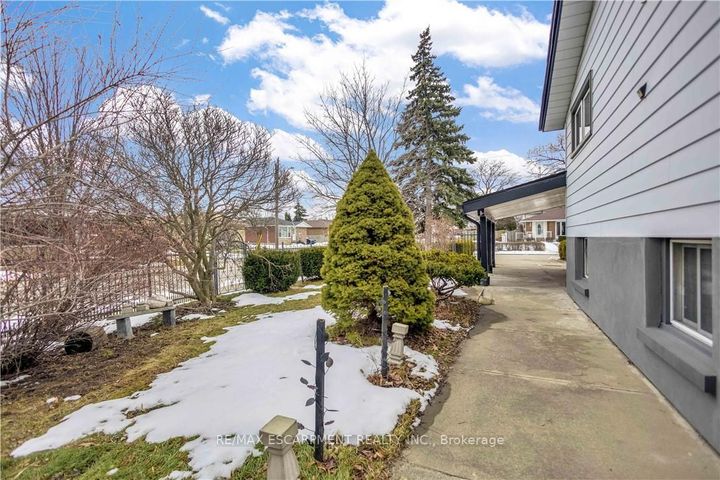 Photo 36 at 85 Ranchdale Drive, Thorner, Hamilton