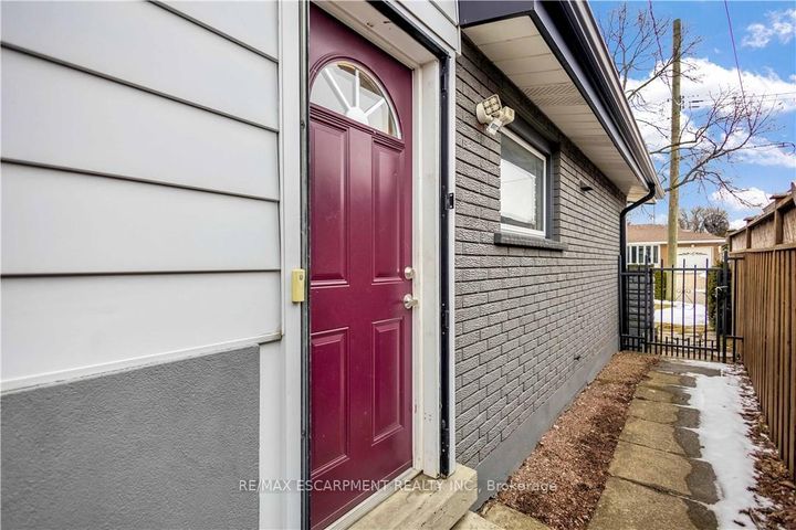 Photo 37 at 85 Ranchdale Drive, Thorner, Hamilton