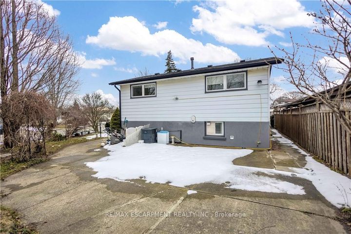 Photo 38 at 85 Ranchdale Drive, Thorner, Hamilton