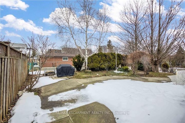 Photo 40 at 85 Ranchdale Drive, Thorner, Hamilton