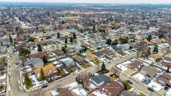 Photo 46 at 85 Ranchdale Drive, Thorner, Hamilton